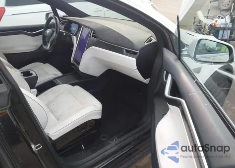 2016 Tesla Model X 60D/P100D/P90D z USA, uszkodzony, nr VIN 5YJXCAE43GF001453